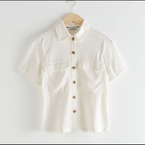 short sheelve cream button top